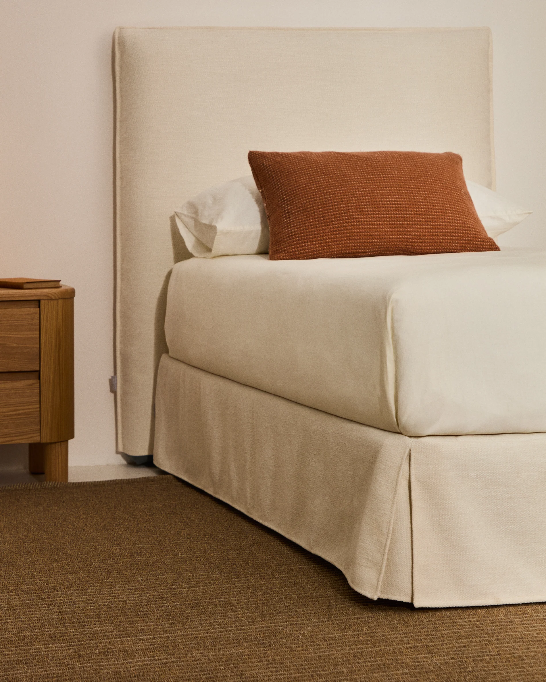 Jaira bed base with removable cover in white chenille for 90 x 200cm mattress