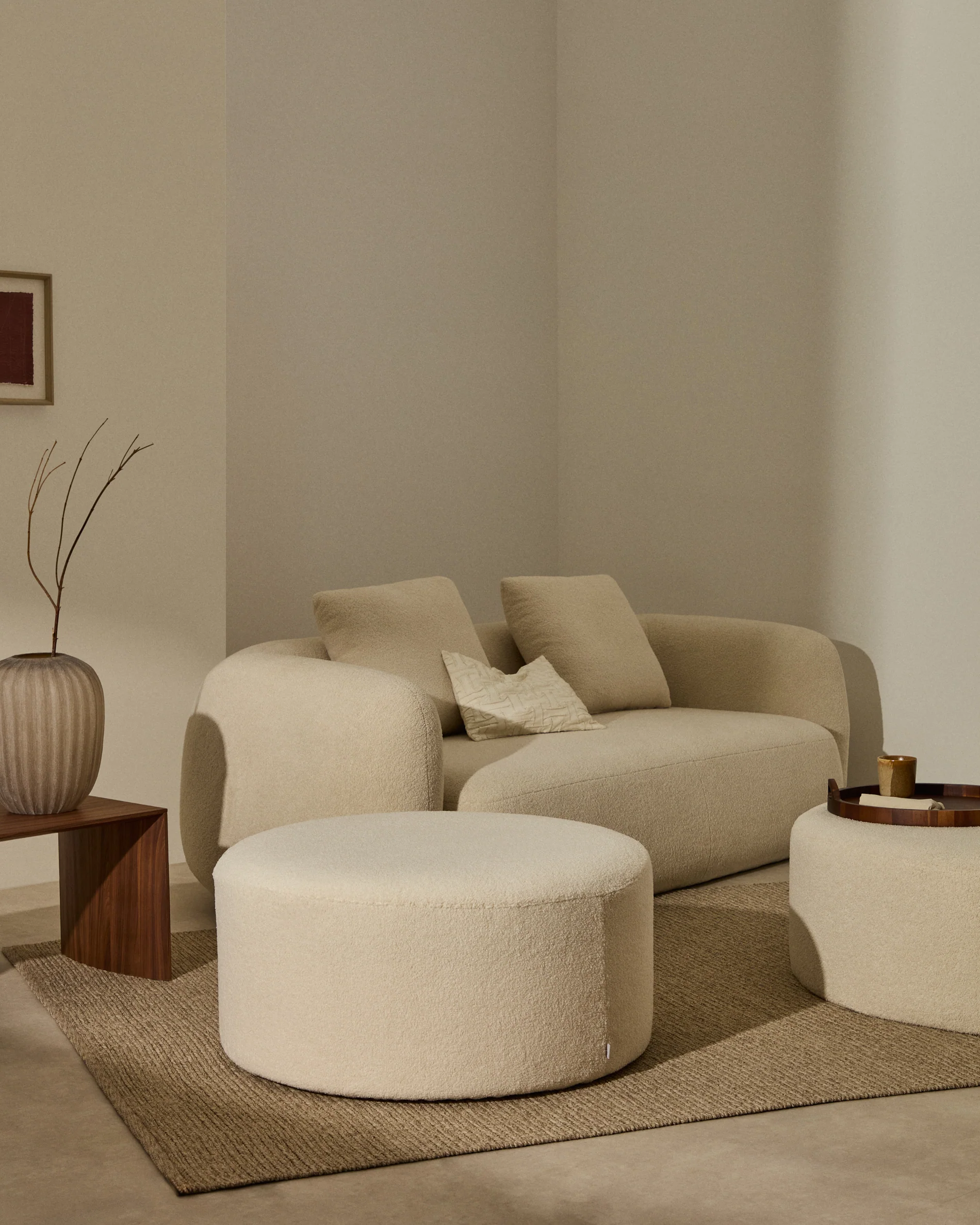 Kaeli footrest with removable cover in ecru bouclé Ø 90 cm