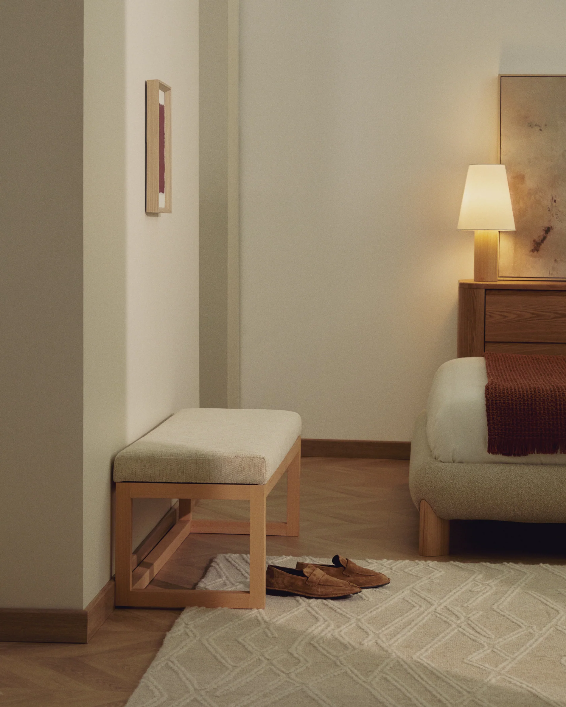 Loya bench in beige chenille and beech wood 128cm