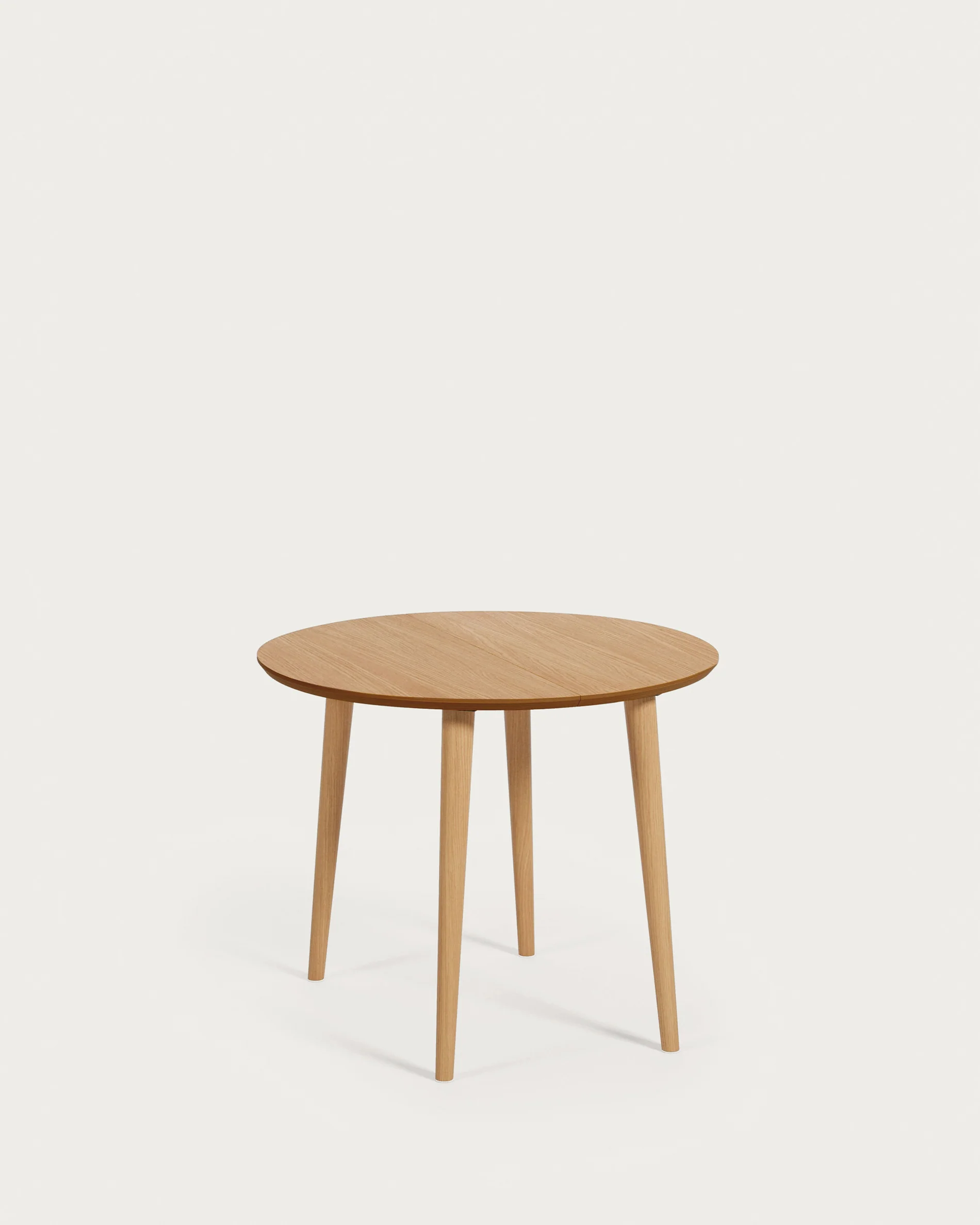 Oqui extendable round table in MDF oak veneer and solid wood legs, 90 (170) x 90 cm