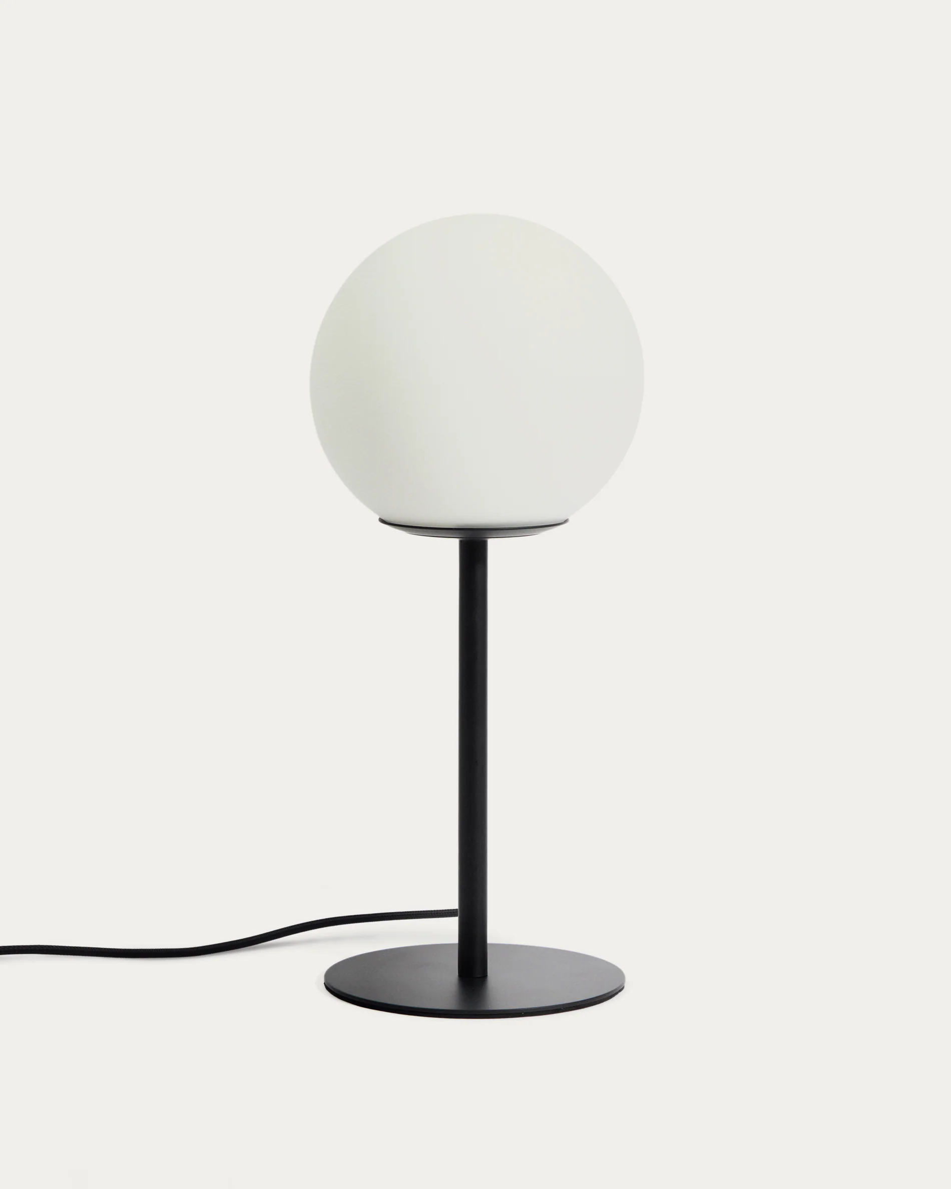 Brisia metal table lamp with black finish and 1 frosted glass ball Ø15cm