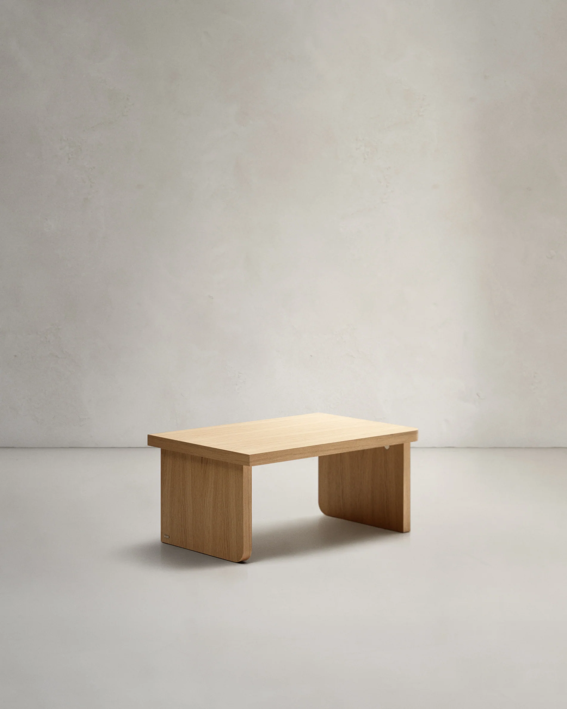 Oaq coffee table in oak wood veneer with natural finish, 89 x 62 cm FSC Mix Credit