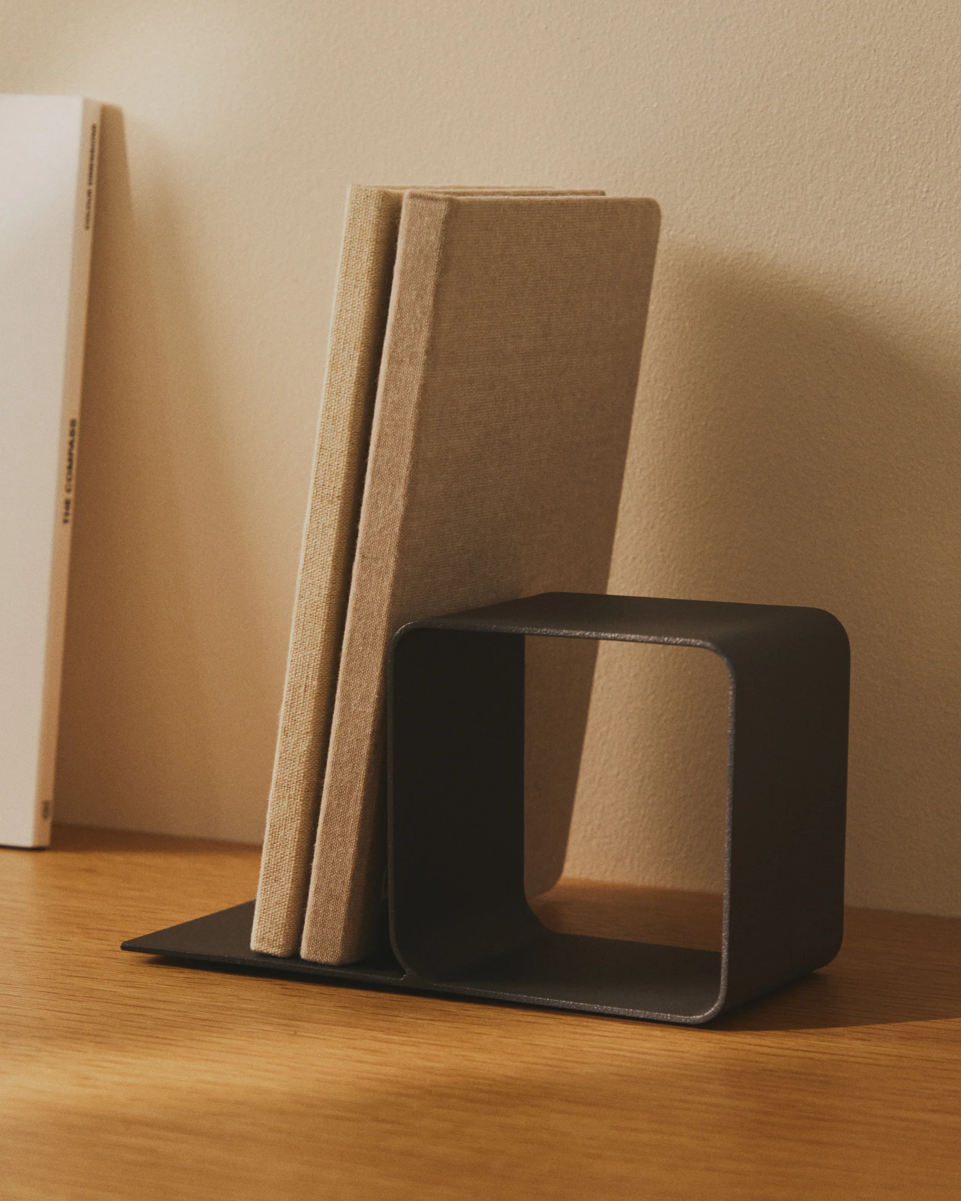 Mistra Black iron bookend