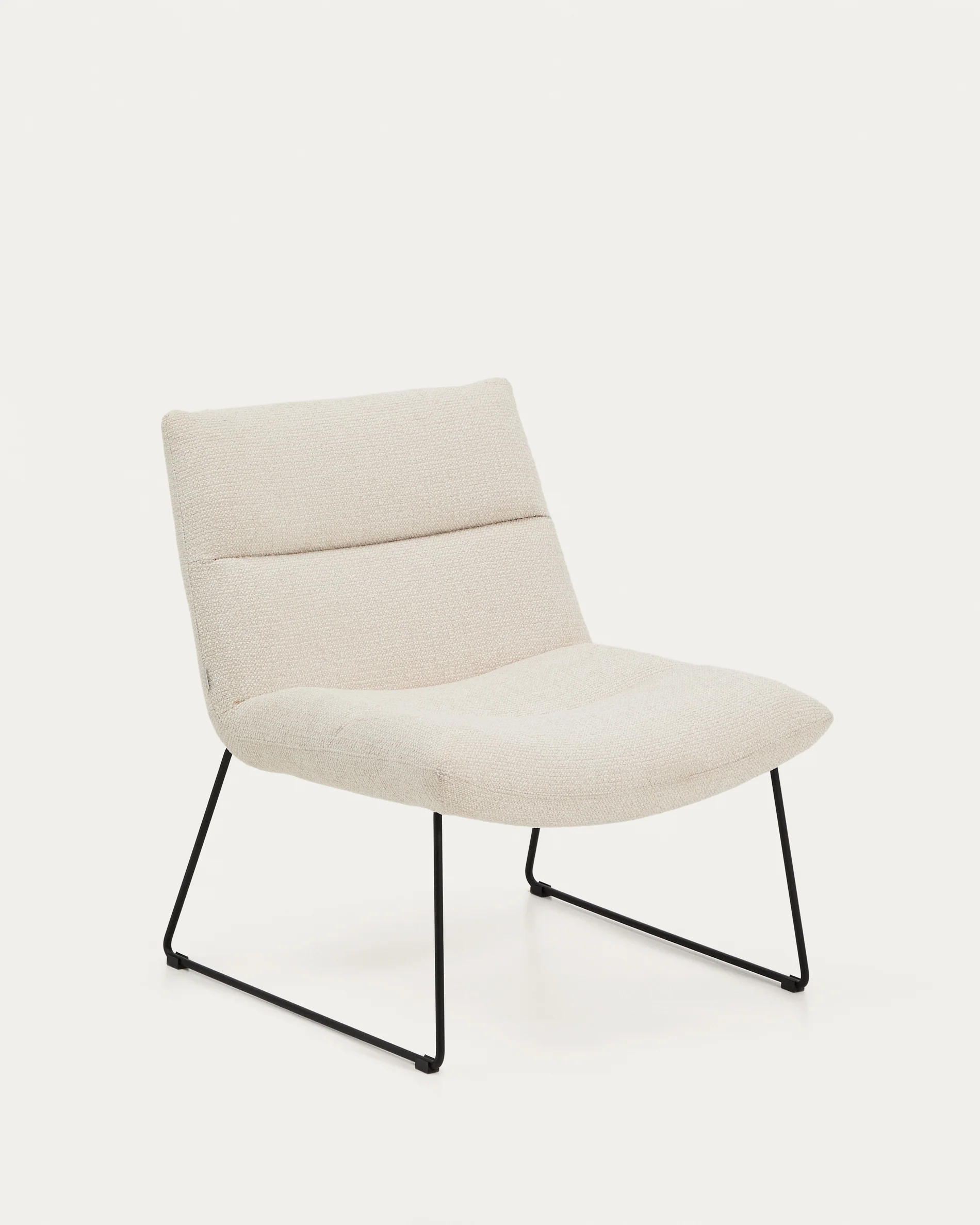 Asen beige chenille armchair with black steel legs FSC 100%