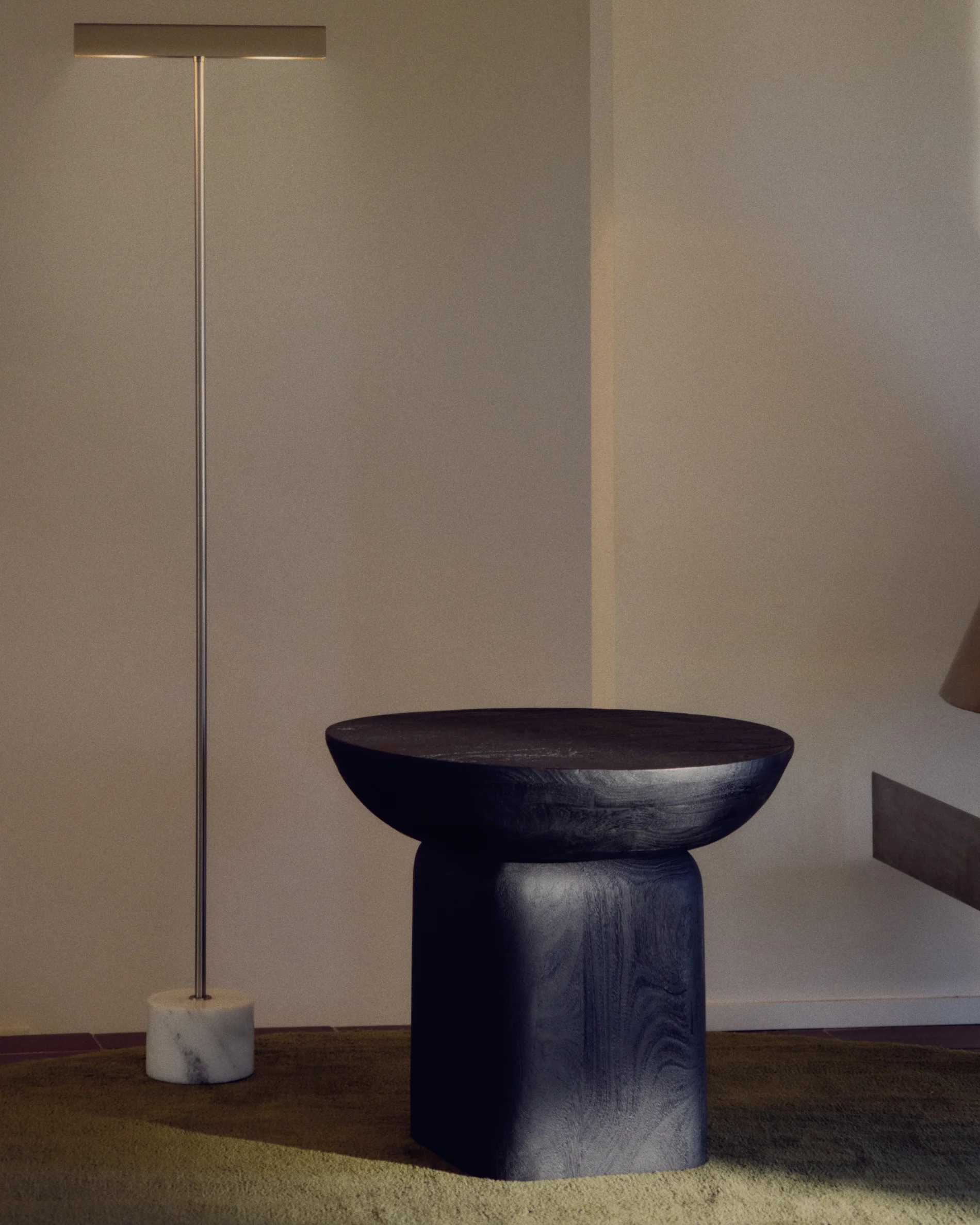 Ovak side table in solid acacia wood with black finish FSC 100% Ø50cm