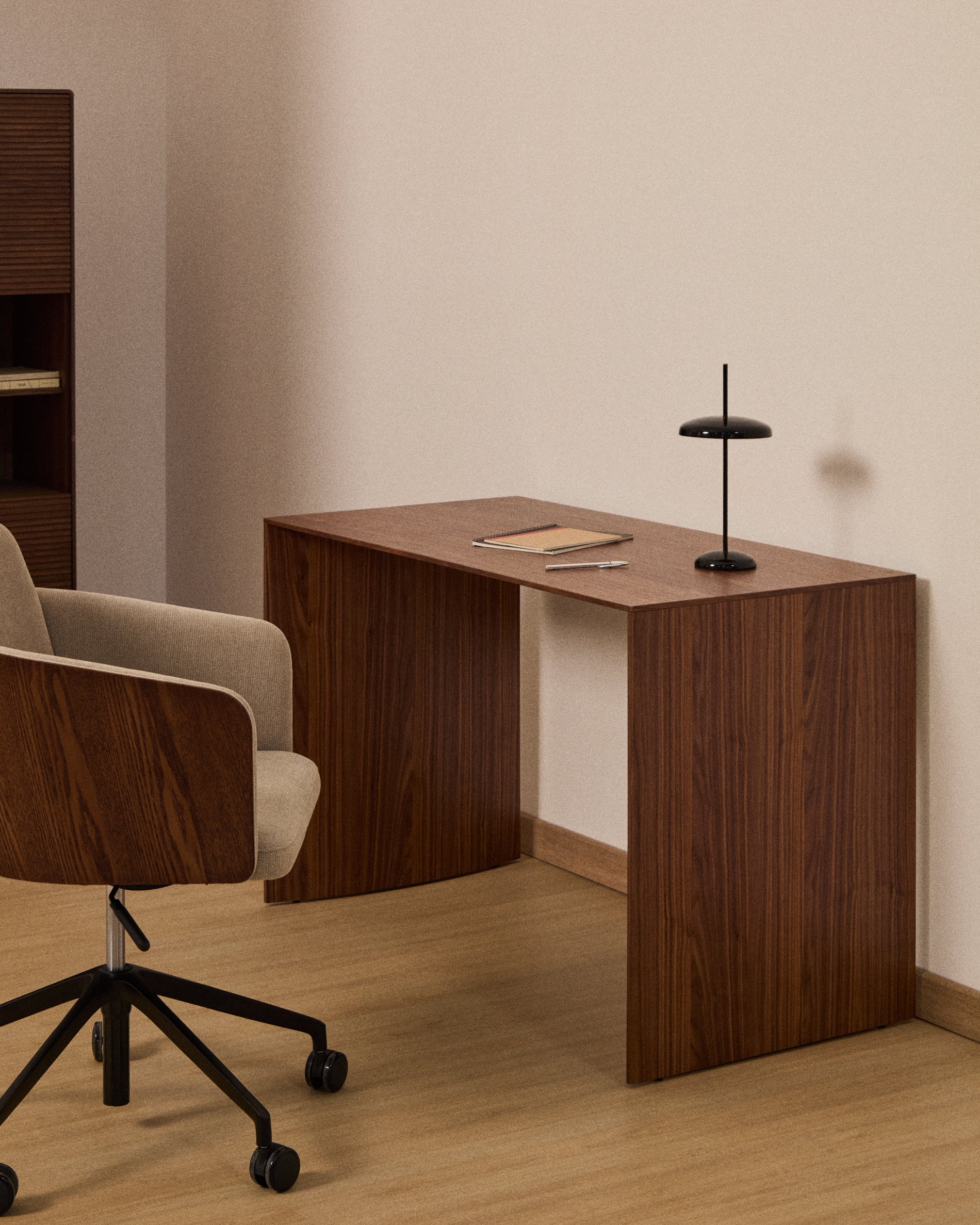 Litto work desk in walnut veneer FSC Mix Credit 140 x 60 cm