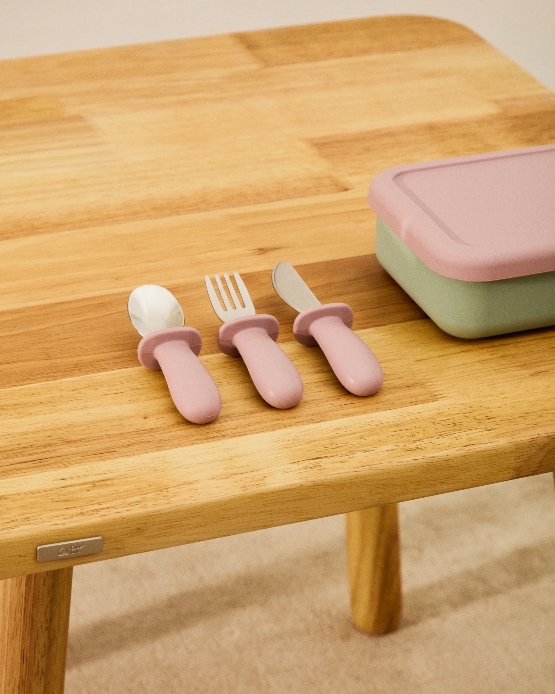 Lili knife, fork and spoon set in pink silicone