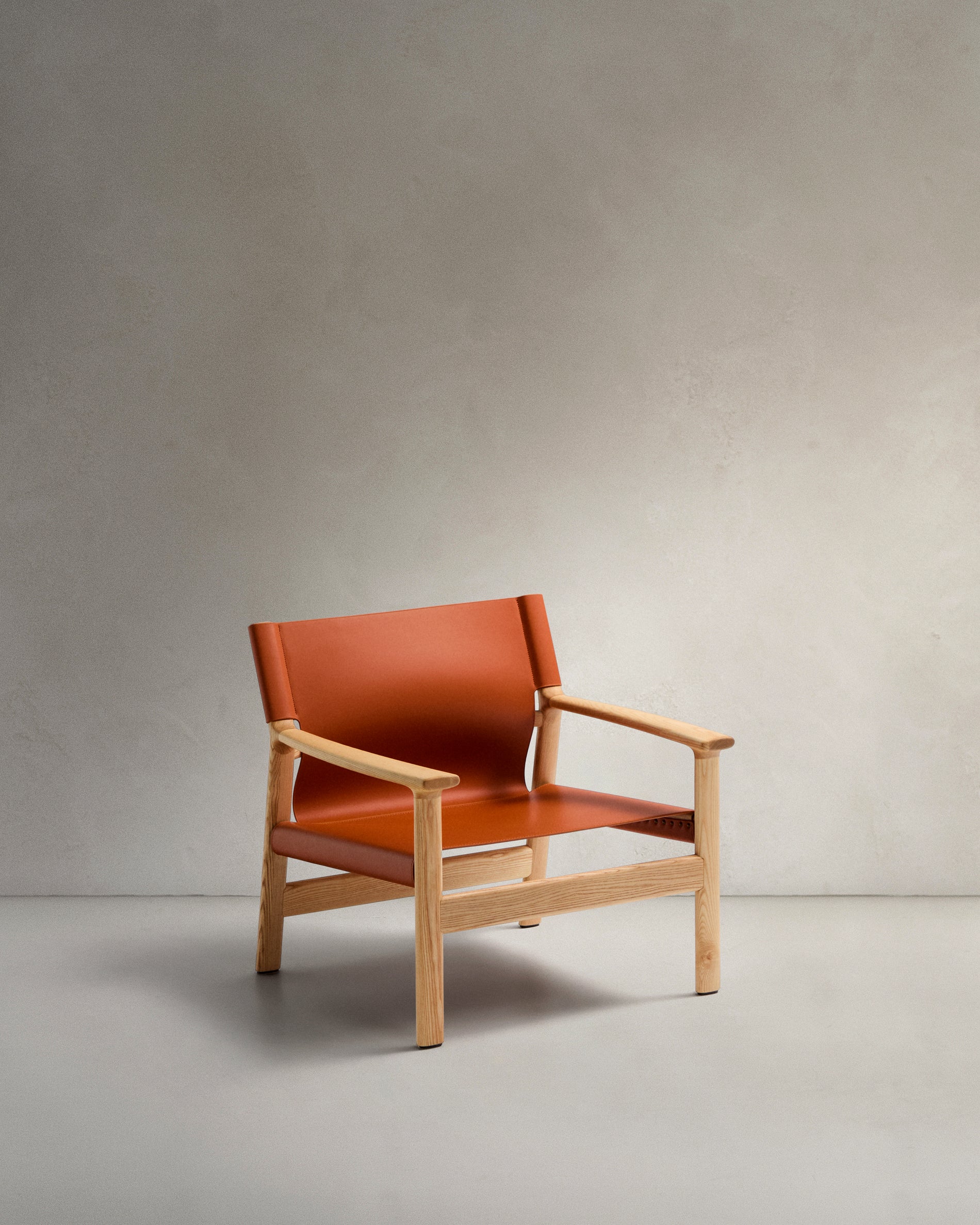 Jan armchair made of light brown recycled leather fibres and FSC 100% solid ash wood with natural tone finish