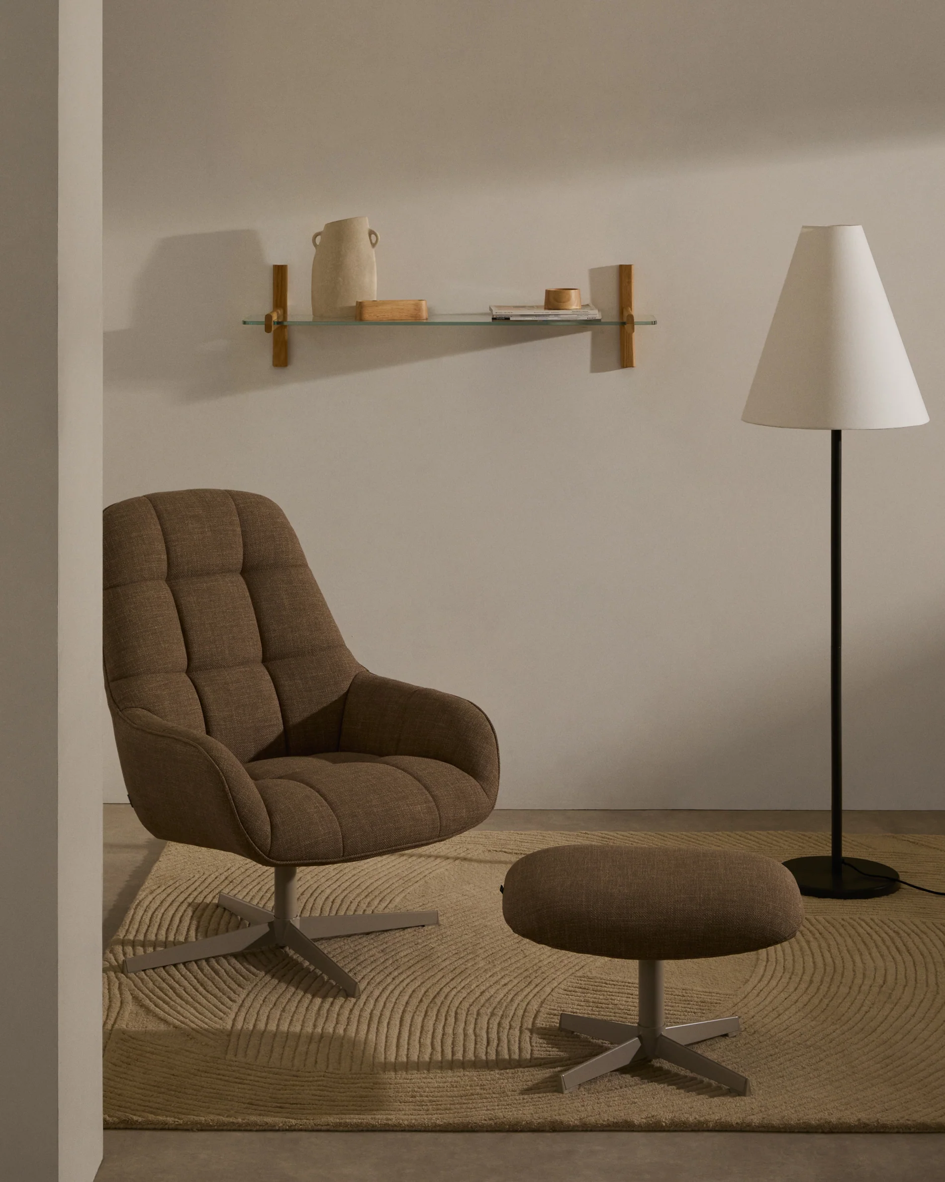 Jaspe light brown swivel armchair with grey-finished metal, FSC 100%