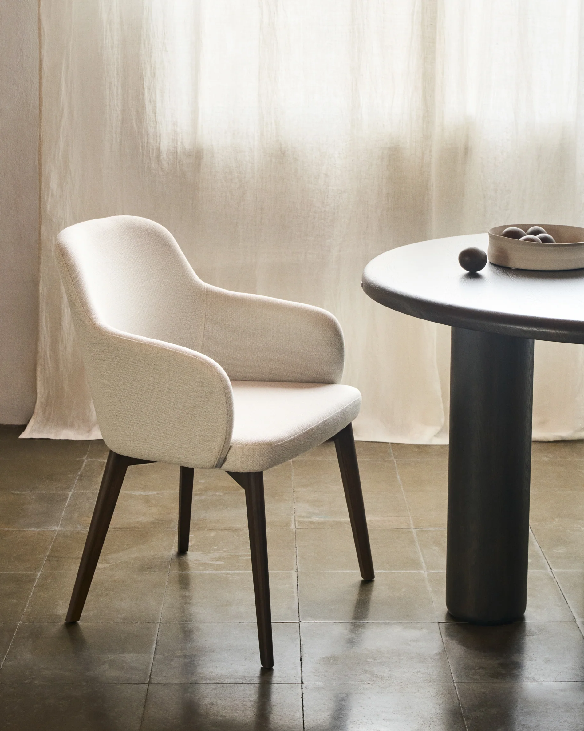 Nelida chair in beige chenille and solid beech wood in a walnut finish FSC 100%