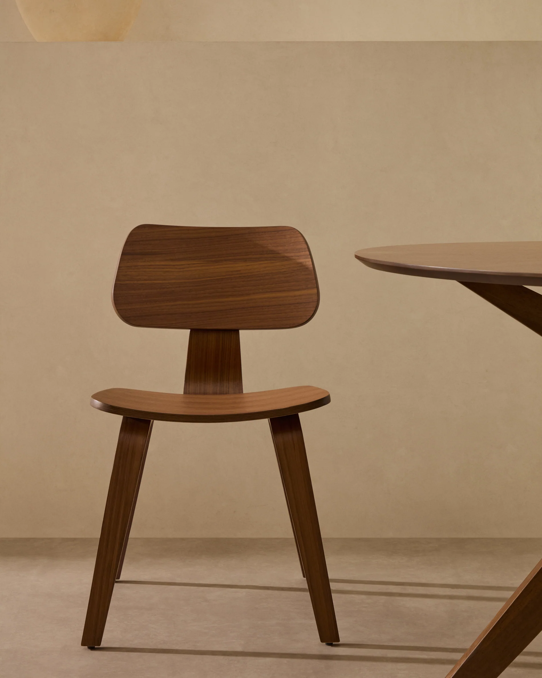 Gena chair in walnut veneer