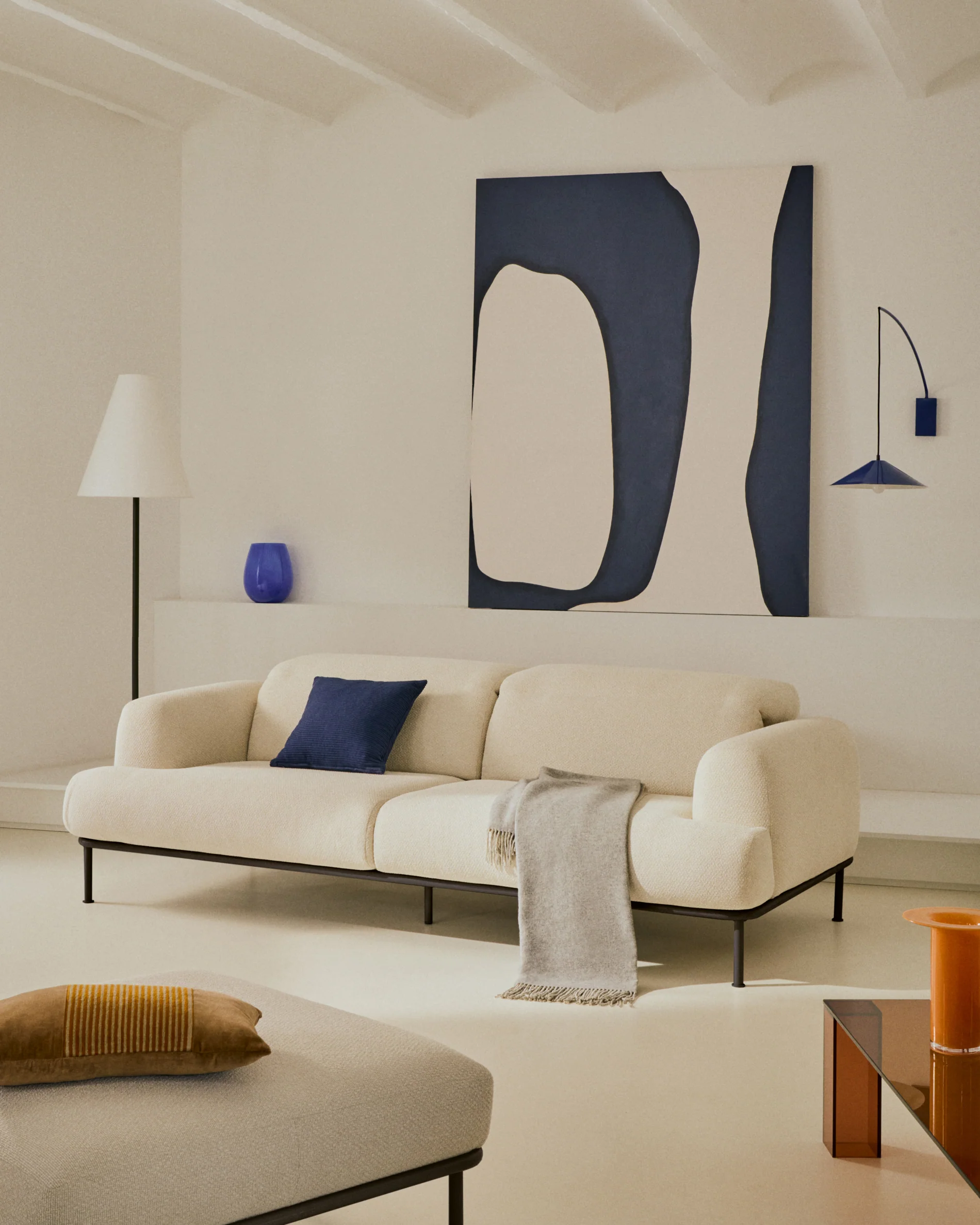 Aurum 2-seater sofa in ecru chenille with reclining headrest and matte grey metal base 214 cm FSC Mix Credit