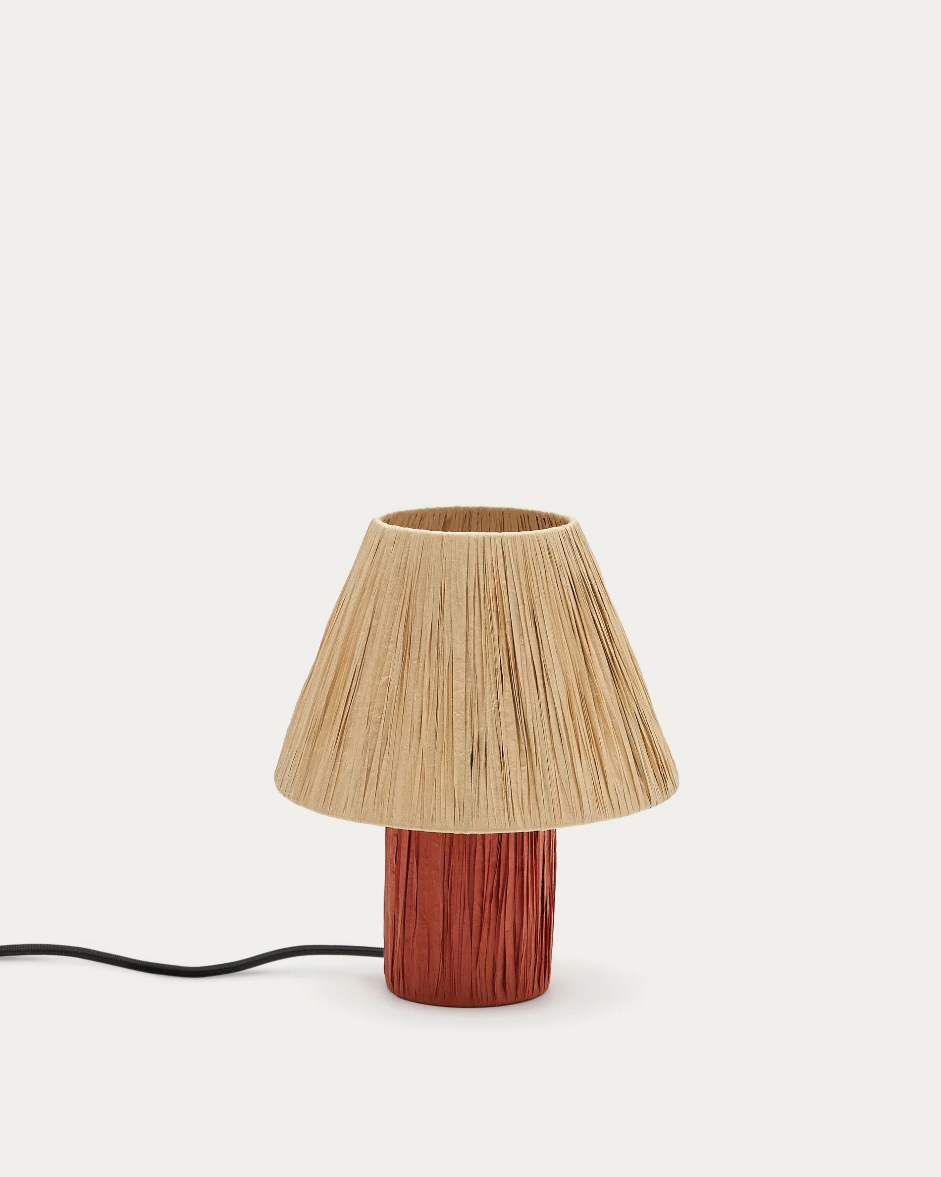 Pulmi table lamp in natural and terracotta raffia