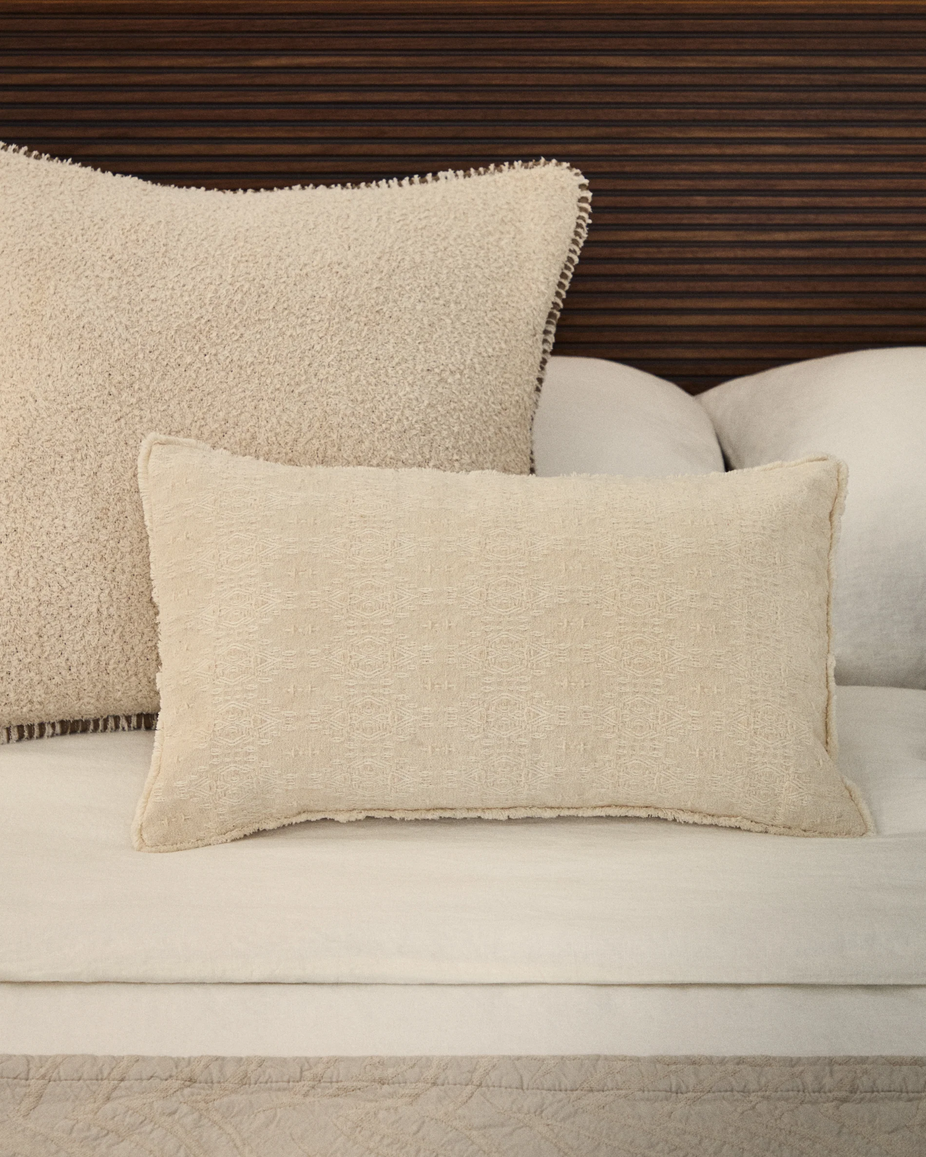 Narela cushion cover in natural jacquard cotton and viscose 50 x 30 cm