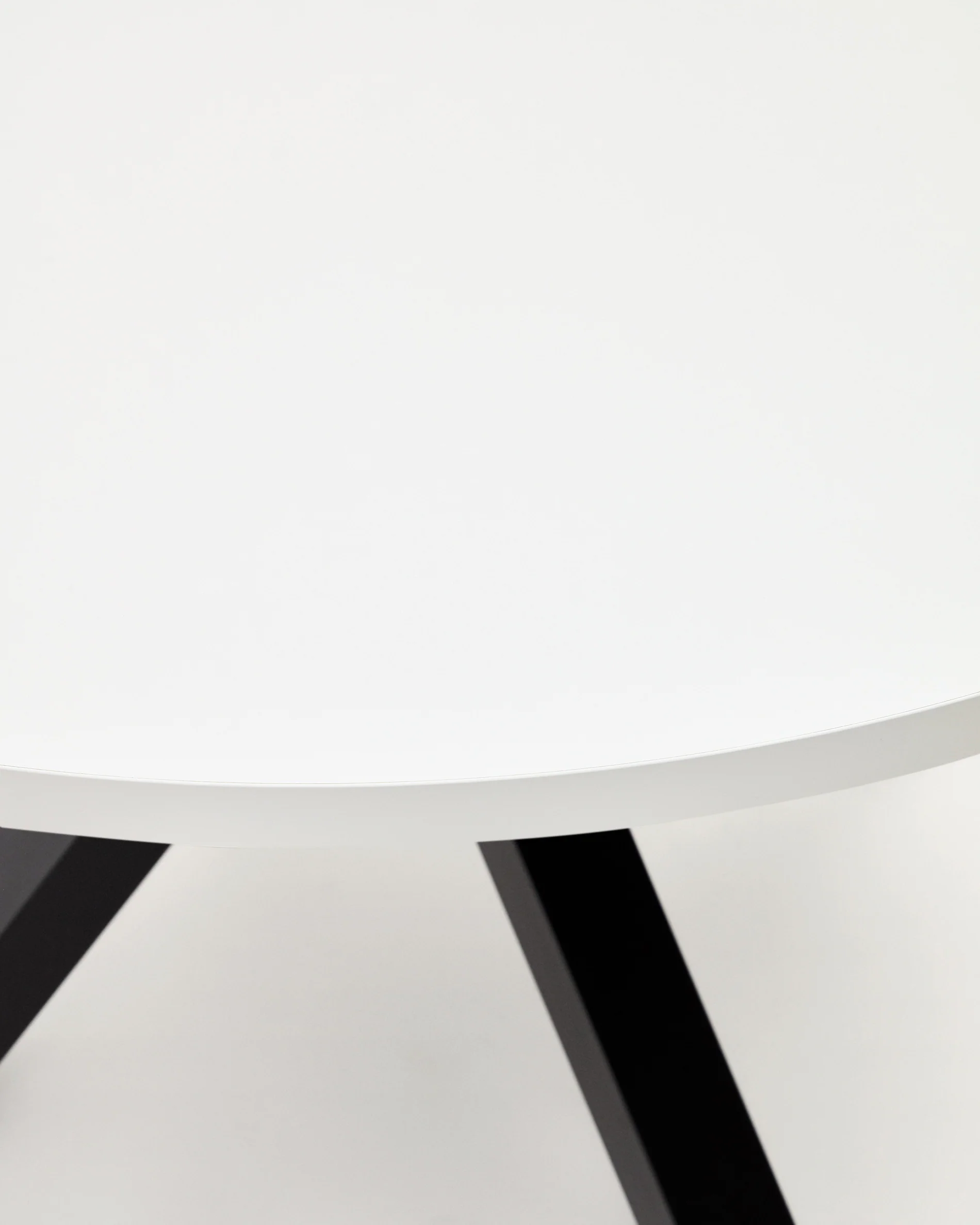Argo round table in white melamine and steel legs with black finish Ø 120 cm