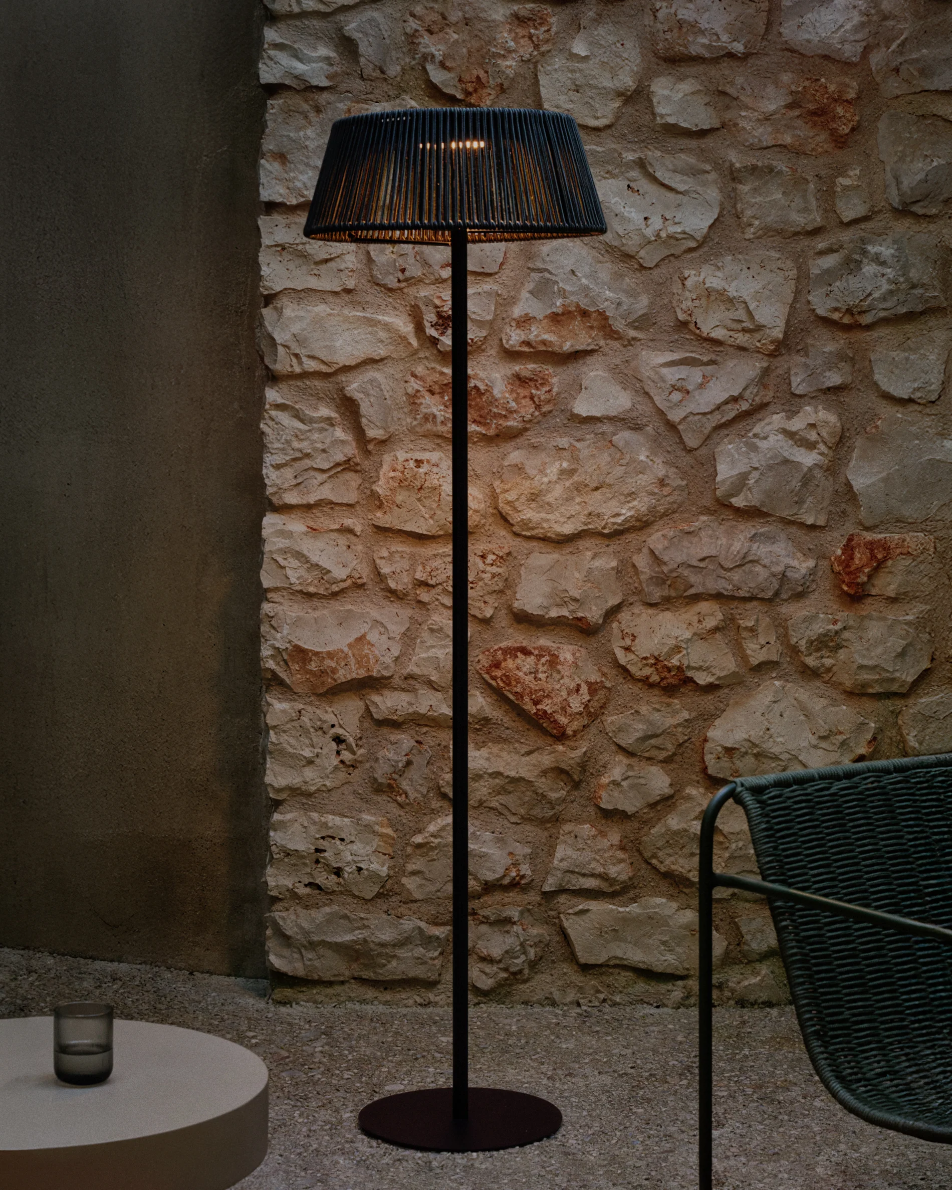 Aldet outdoor solar floor lamp in black and green mottled rope cord with black metal stand Ø46cm