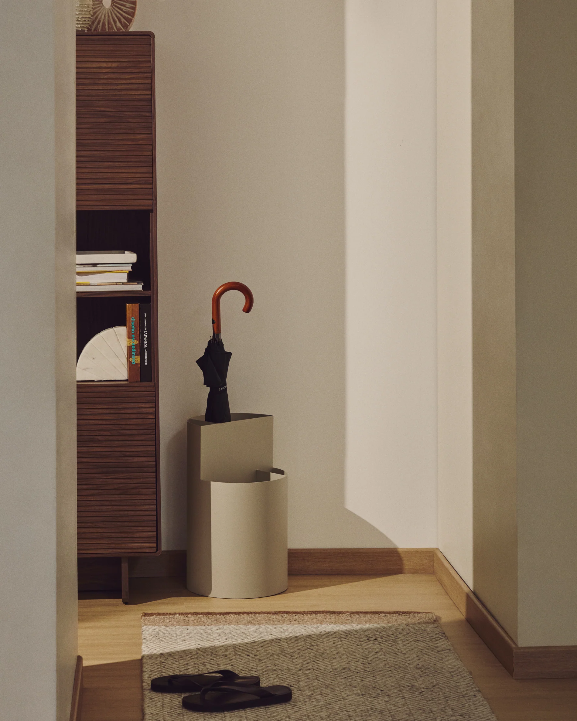 Atin beige metal large umbrella stand