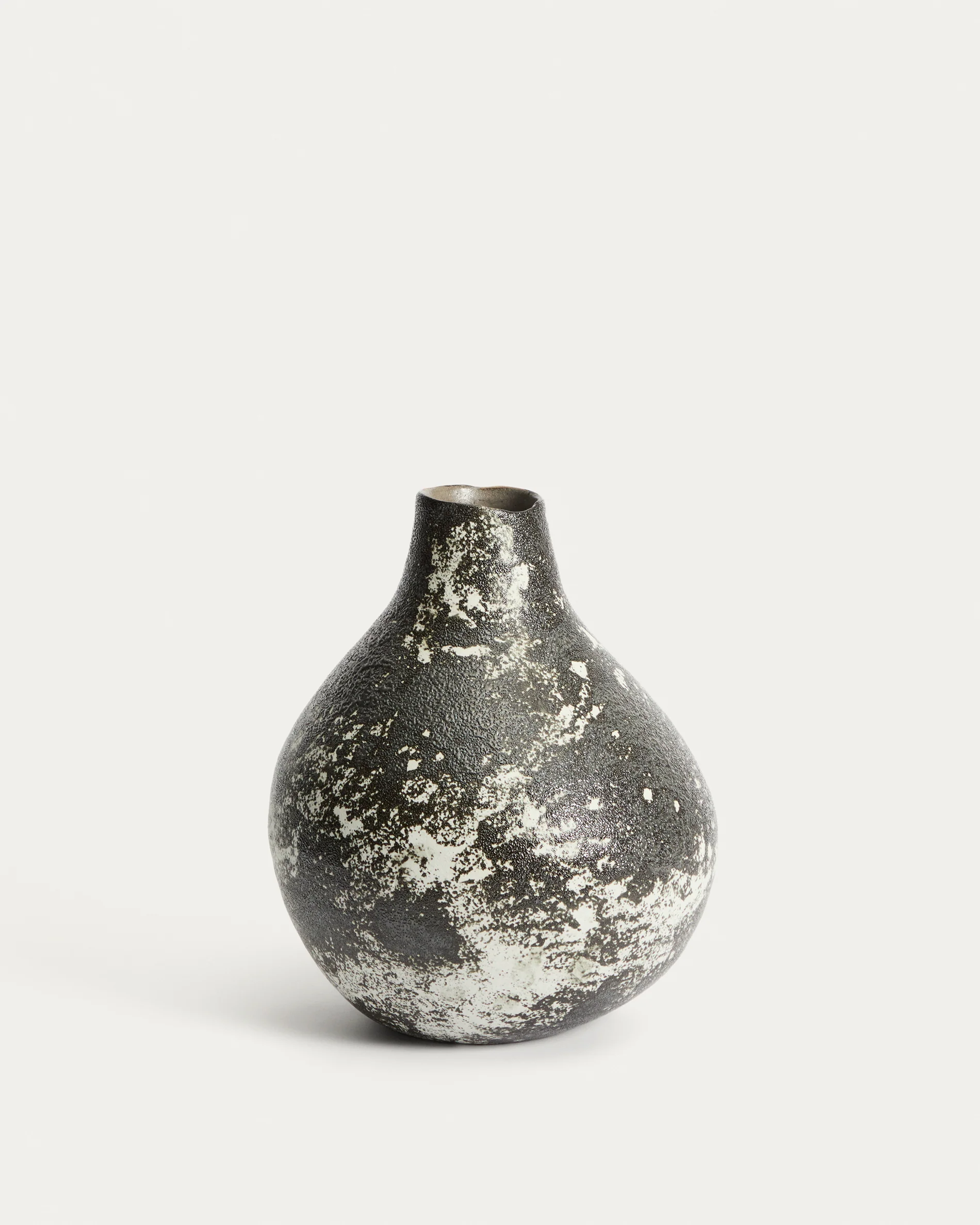 Orelin ceramic vase in black and white 30 cm