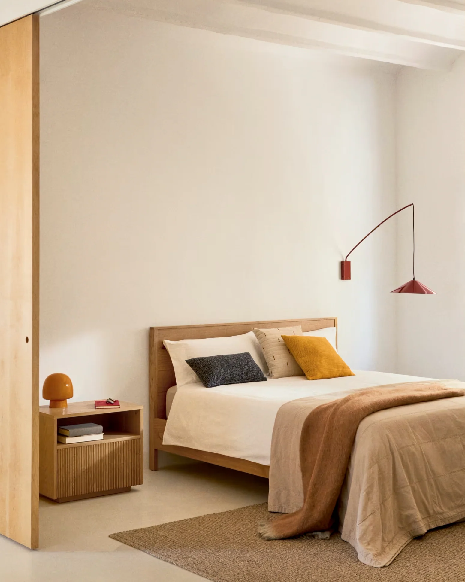 Alguema bed in oak veneer with natural finish for 160 x 200cm mattress