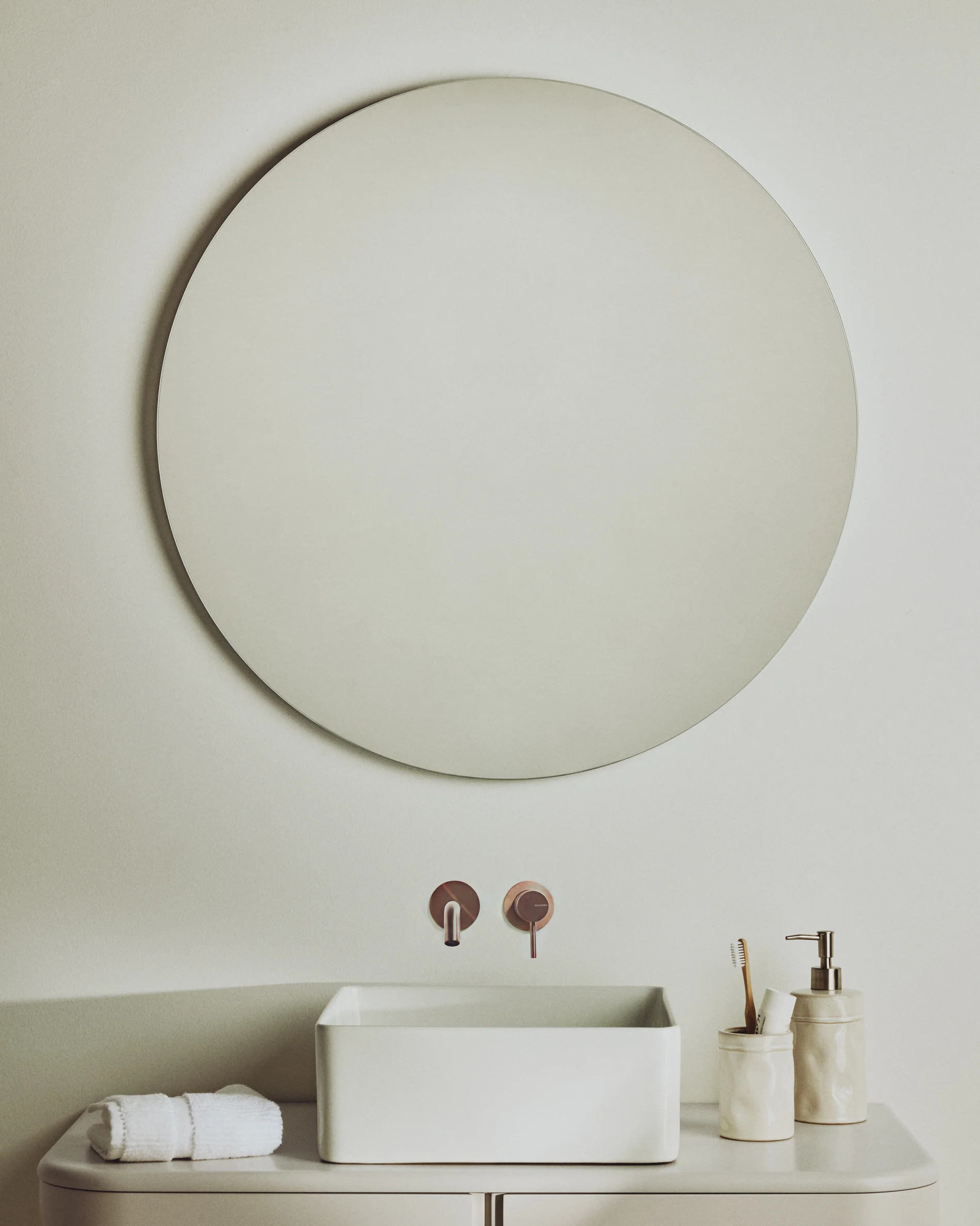 Donia round bathroom mirror Ø 80cm