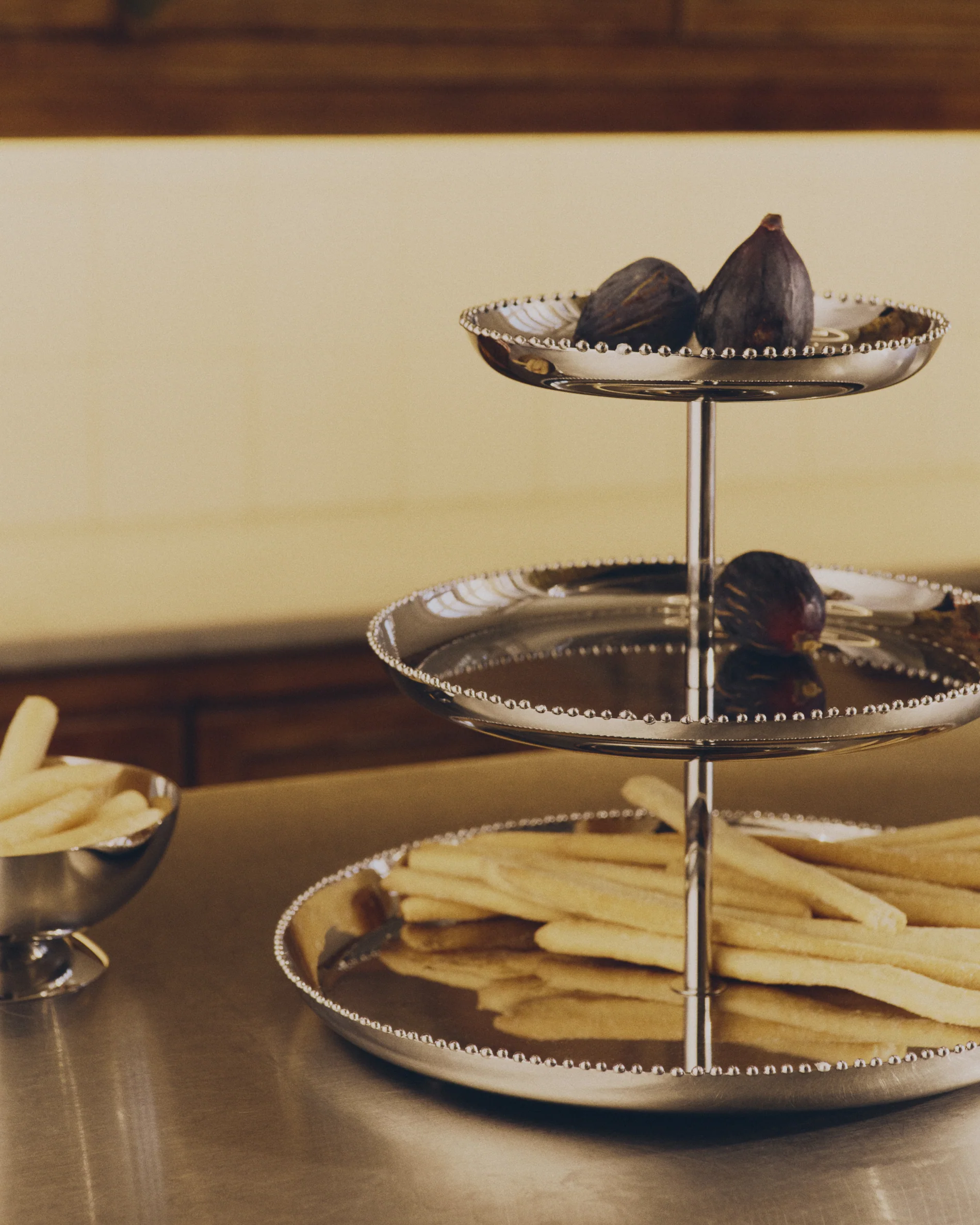 Nirela 3-tier stainless steel tray