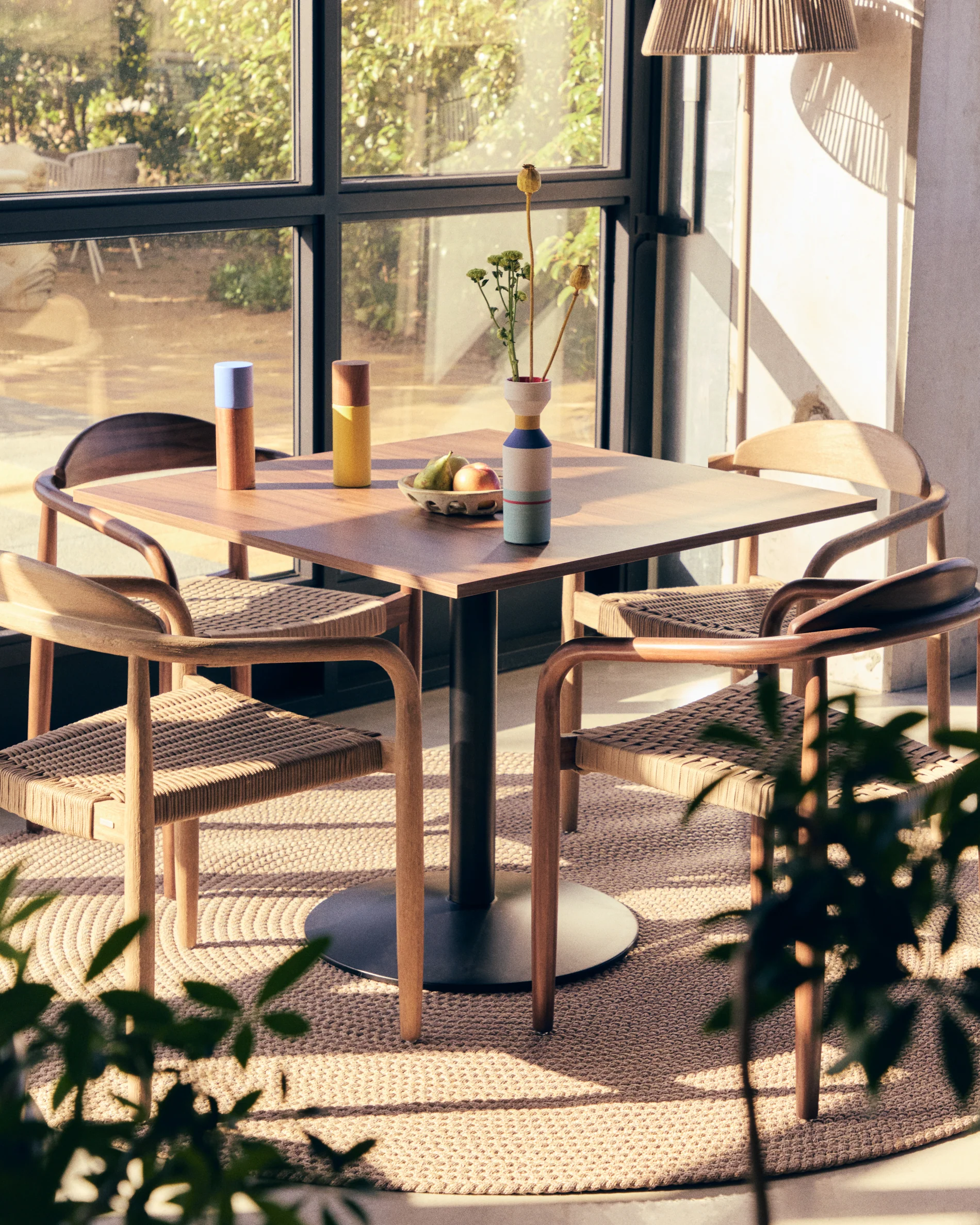 Esilda table in walnut finish melamine with metal leg in a painted black finish, 90 x 90 x 70 cm