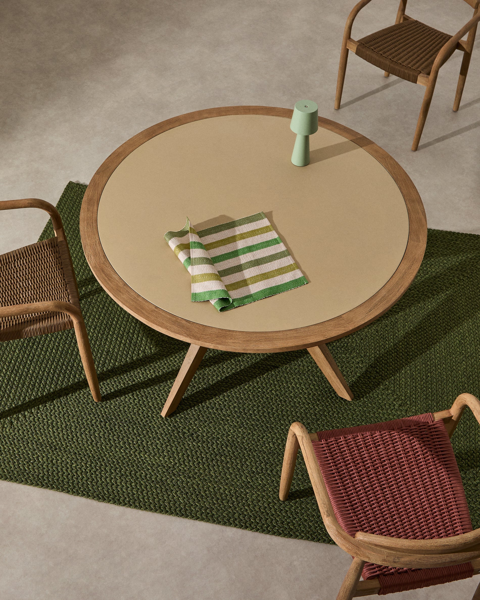 Julieta round table in polycement and solid acacia wood Ø 120 cm FSC 100%