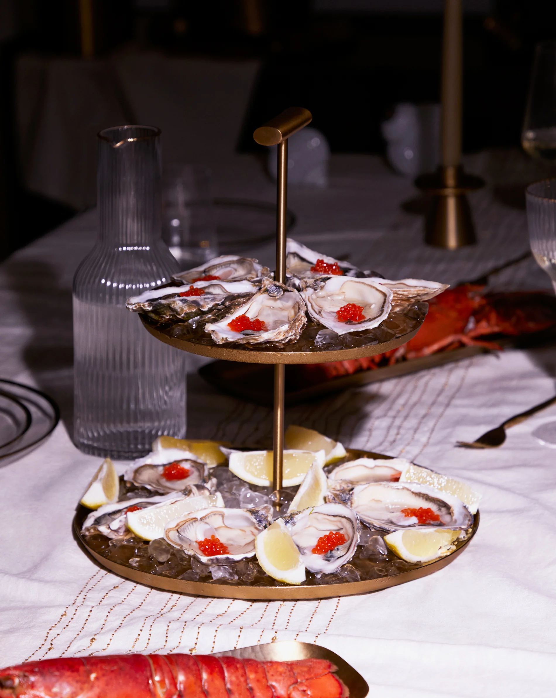 Aruc 2-layered tray made of gold-coloured stainless steel